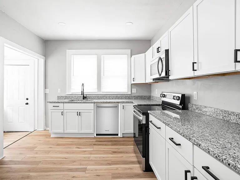 3247 N Park Ave — Photo 10