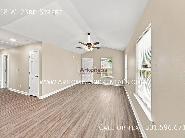 918 W 23rd St — Photo 2