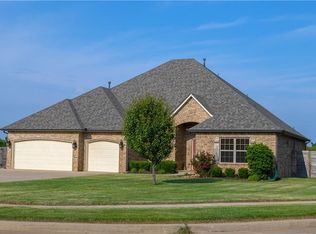 9504 Blake Run Rd, Yukon, OK 73099