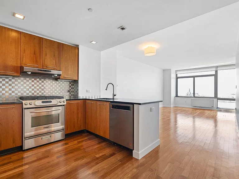 25 Hudson St #805 — Photo 2