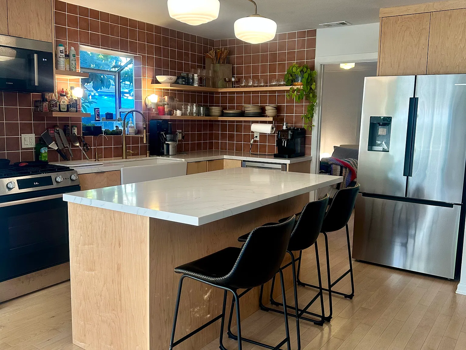 3 bed, 1200 sqft, $7,000 — Photo 2