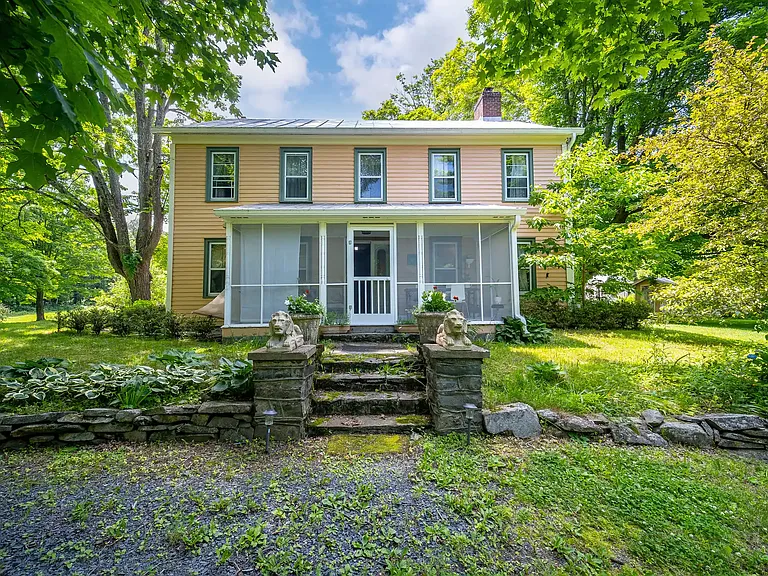 123 Bedell Ave — Photo 2