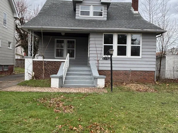 1128 Oxford Rd, Cleveland Heights, OH 44121