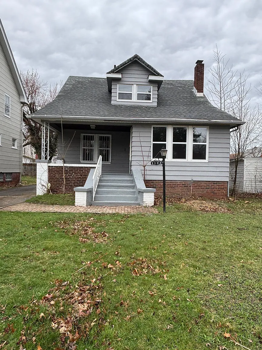 1128 Oxford Rd photo 1