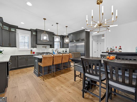 5th image of 200 Tuxedo Cir