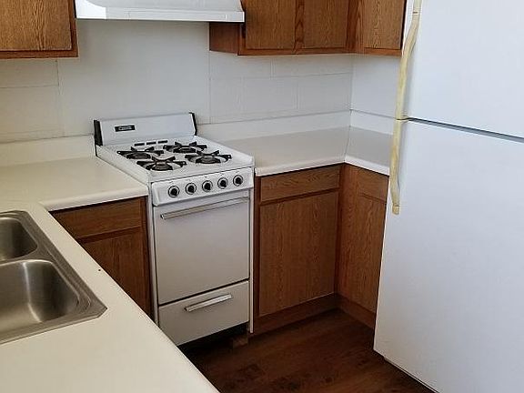 Kitchen has gas stove