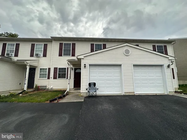 214 Red Cedar Ln, Marietta, PA 17547