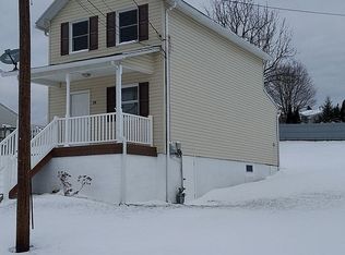 38 2nd Ave, Burgettstown, PA 15021