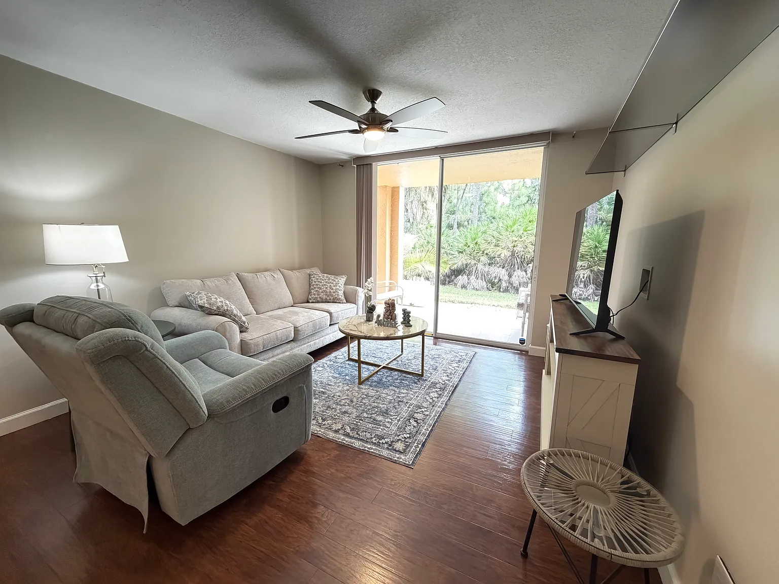 2 bed, 1042 sqft, $3,850 — Photo 4