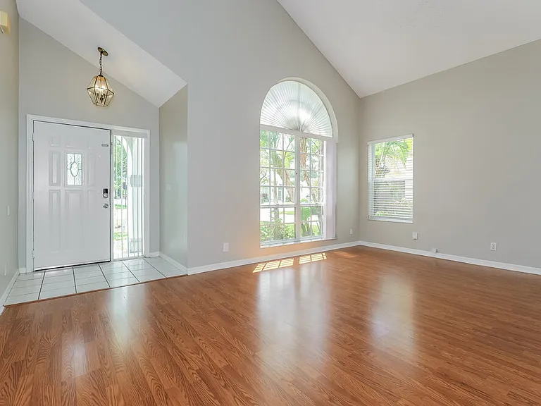 1027 Aviary Rd — Photo 5