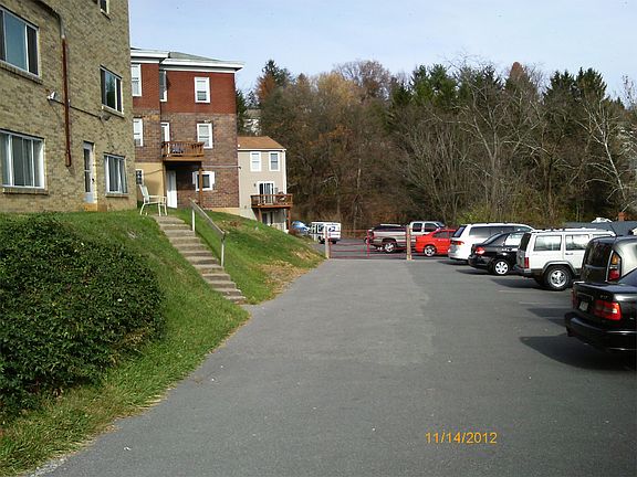 2nd image of 438 Stewart St #F