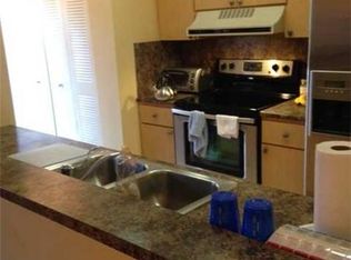1320 W Golfview Dr, Pembroke Pines, FL 33026