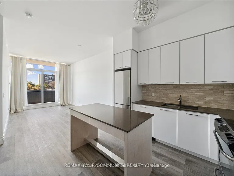 9471 Yonge St #230 — Photo 1
