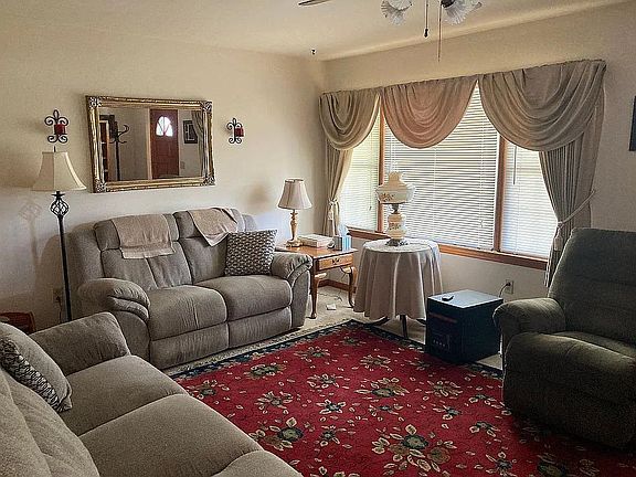 4th image of 1846-1 Pineview Dr