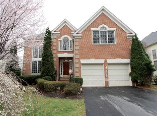 10517 Aubinoe Farm Dr, Bethesda, MD 20814