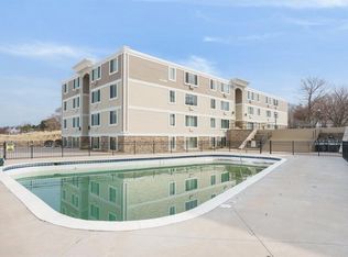 223 N Shore Dr APT 212, South Haven, MI 49090