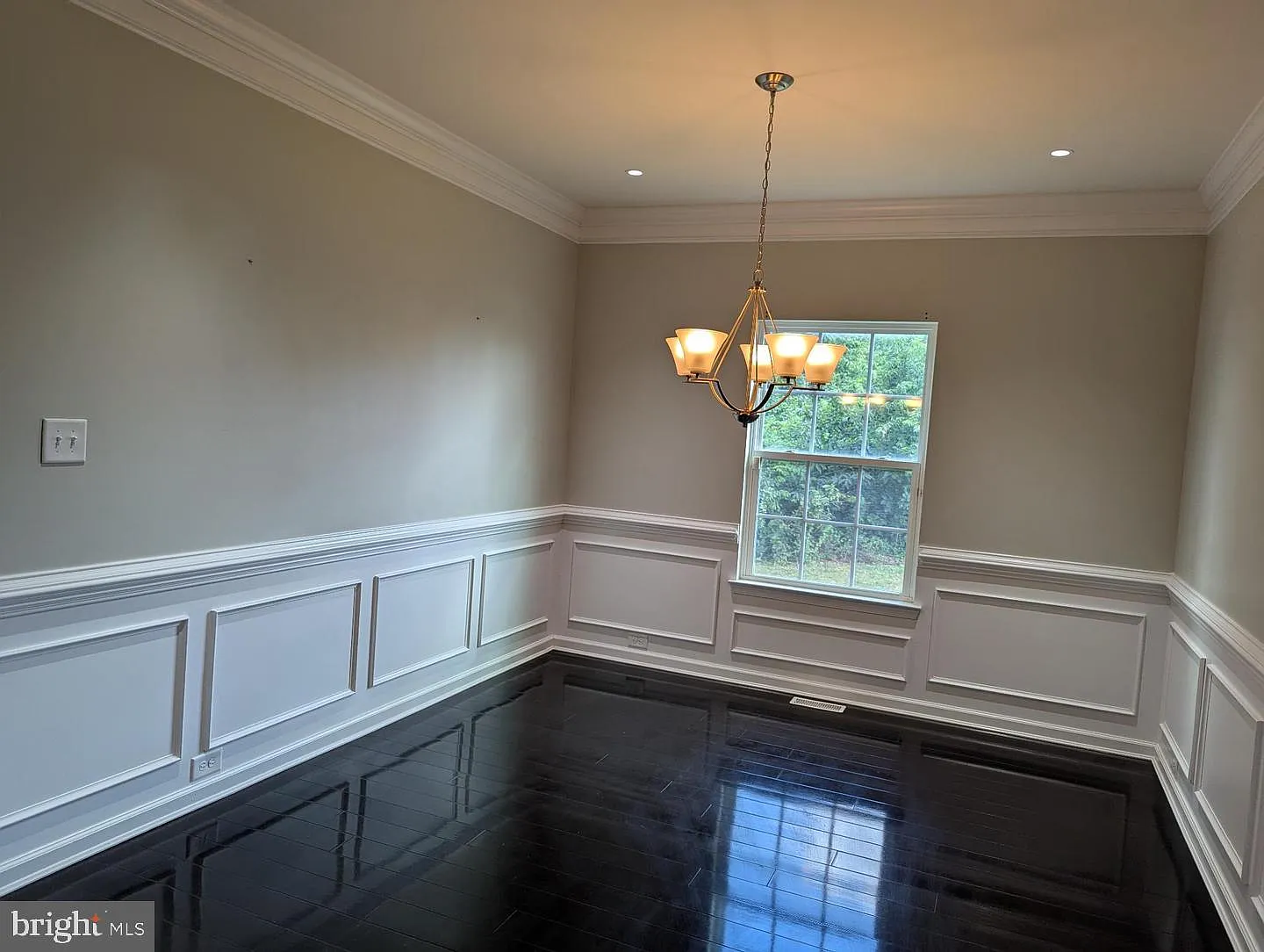4 bed, 2.5 bath, 2713 sqft, $4,000 — Photo 4