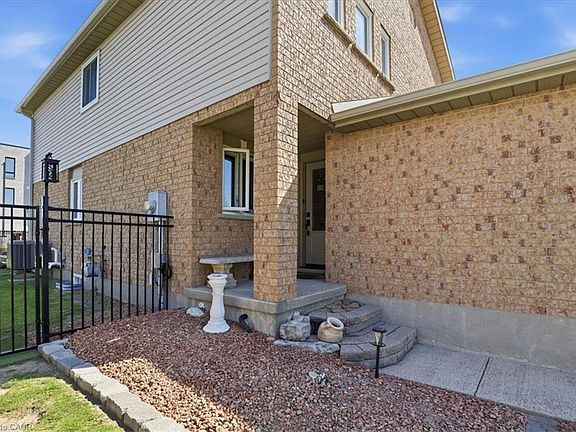 2nd image of 20 Ridgeway Cres