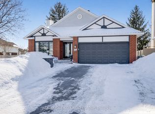52 Bramblewood Cres, Ottawa, ON K2M 2H4