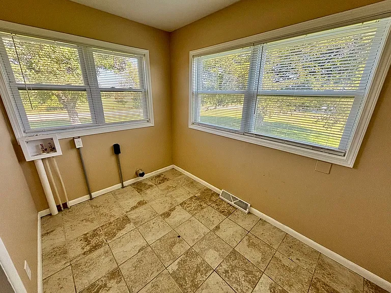 11015 Lakeview Dr — Photo 8