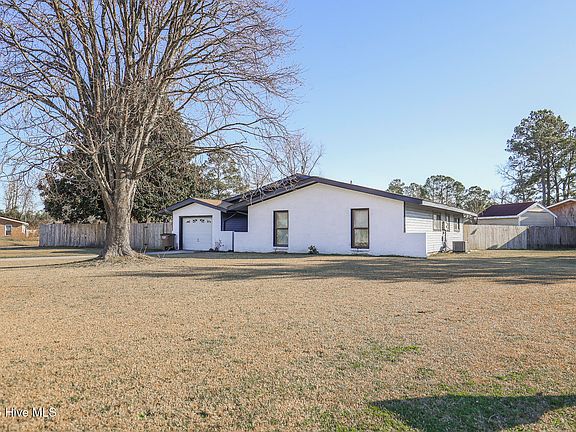 2nd image of 3001 Oakwood Drive