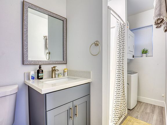 4th image of 1417 NE 55th St #1