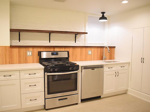 KITCHEN 16' x 9'