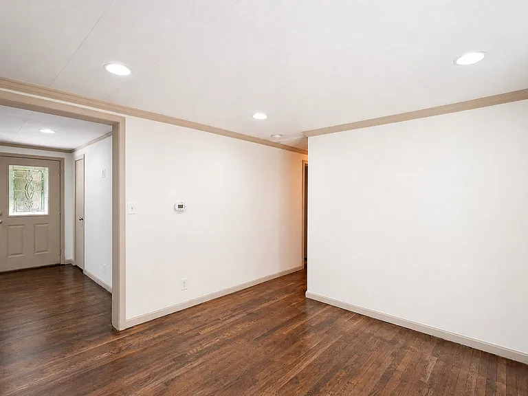 1042 Floral Ct — Photo 18