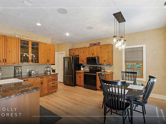 3rd image of 132 Azalea Court