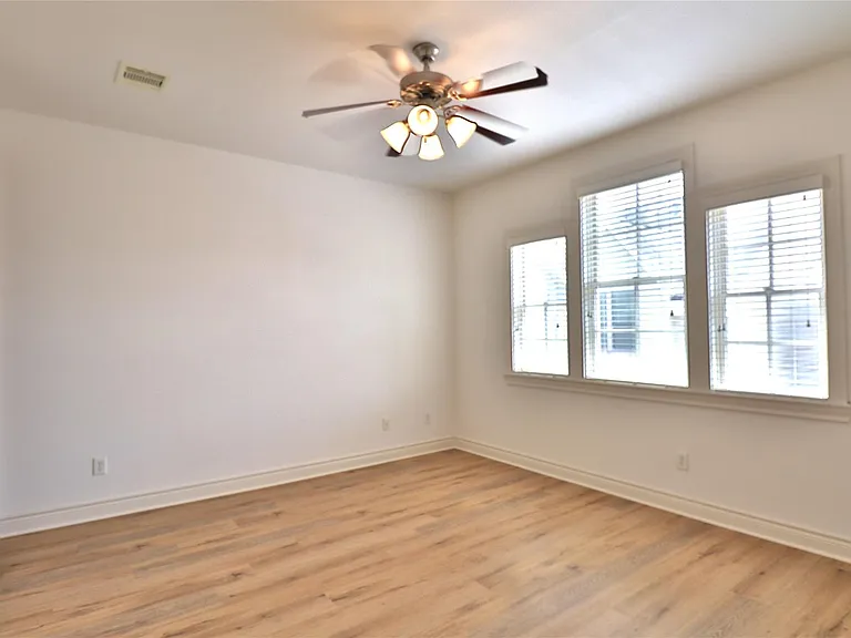 3257 Maxroy St — Photo 36