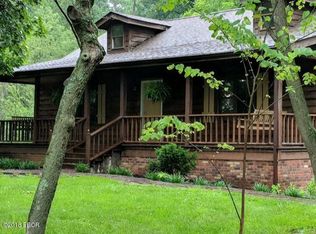 290 Woodlake Rd, Eldorado, IL 62930