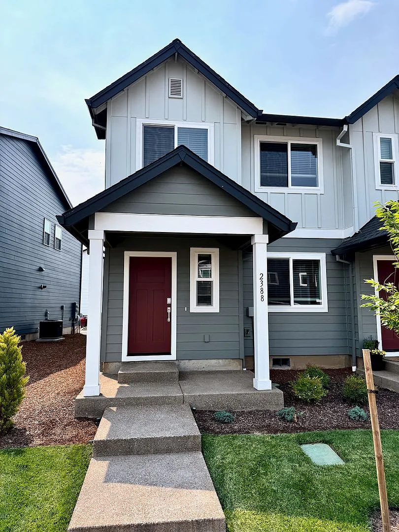 Brand-New 3-Bedroom End-Unit Townhome in Woodburn — Photo 1