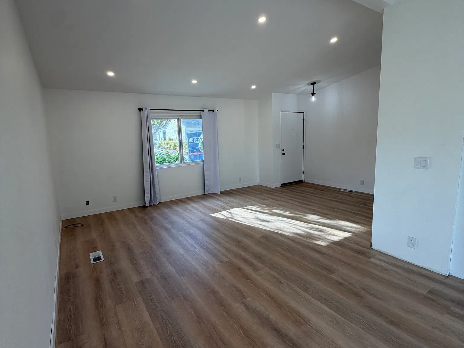 2 bed, 1178 sqft, $3,700 — Photo 2