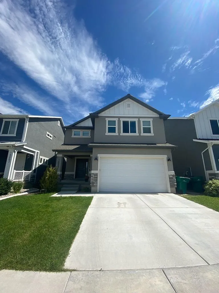4 bed, 2.5 bath, 2970 sqft, $2,695 — Photo 1