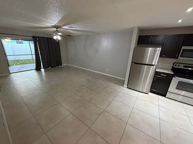 702 SE 47th St #2 — Photo 17