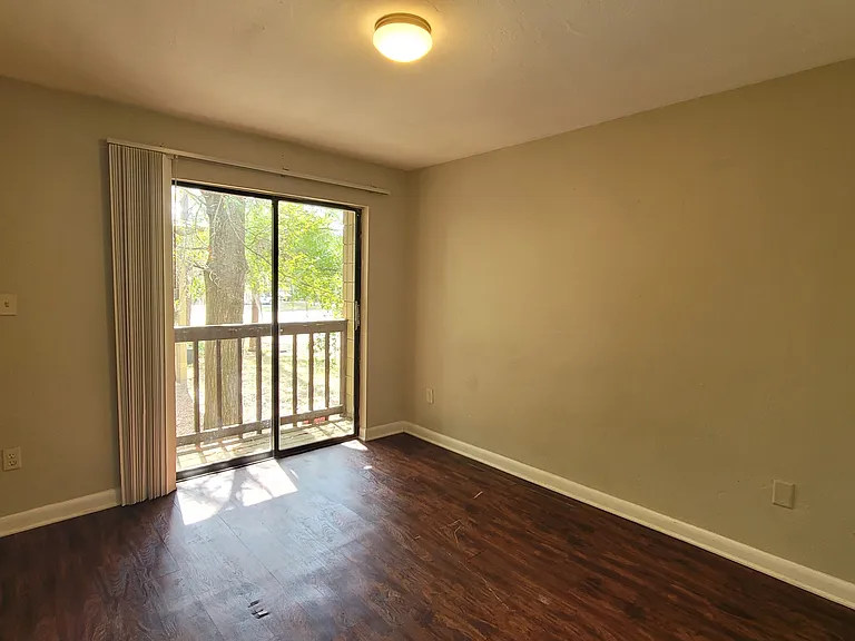 513 SW 68th Ter #D — Photo 9