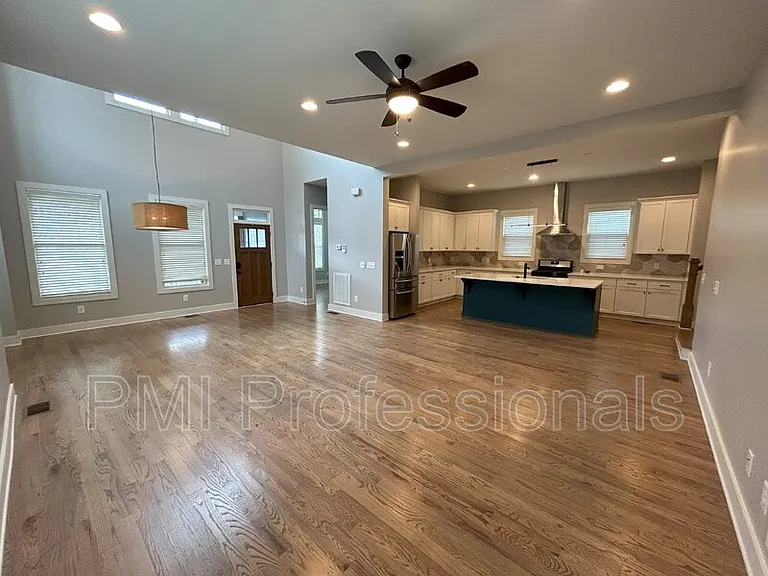 111 Creighton Ave #B — Photo 3