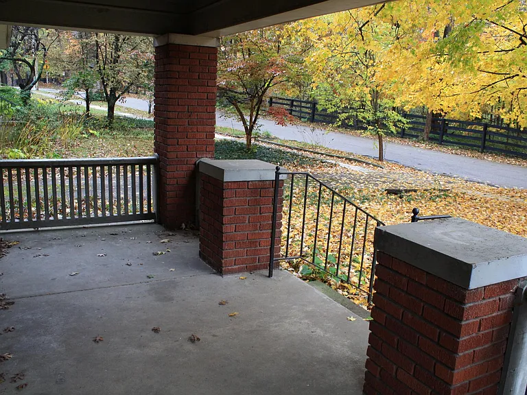 208 Shady Ln — Photo 15
