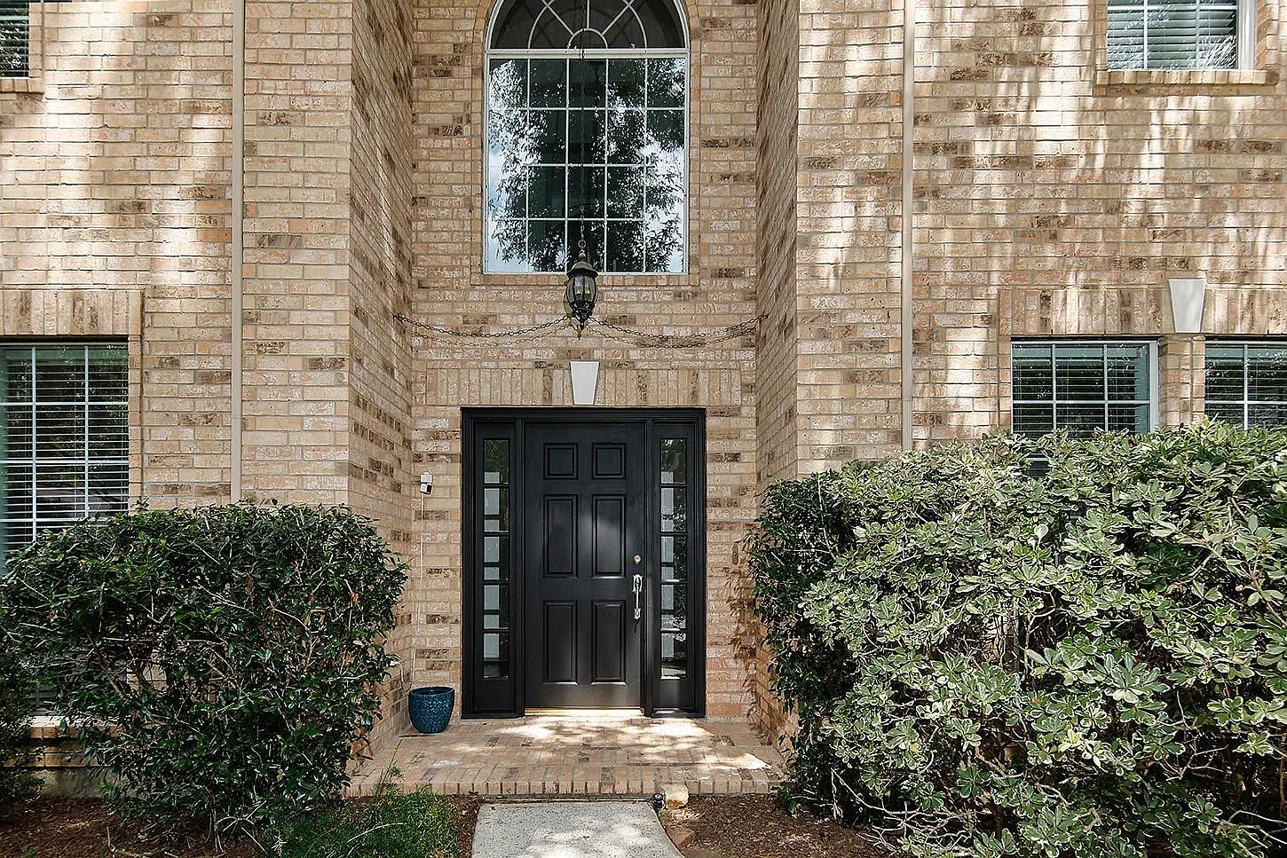5 bed, 4.5 bath, 3507 sqft, $4,950 — Photo 2