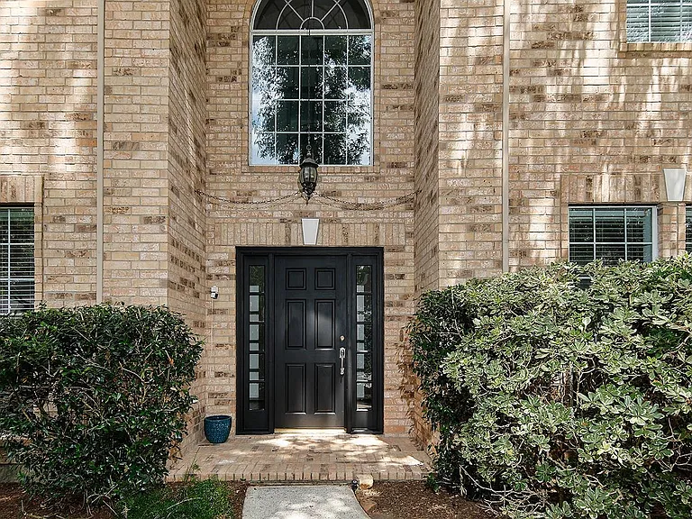 27 Bluff Creek Pl — Photo 2