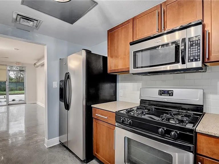 1601 E Cesar Chavez St #102 — Photo 7