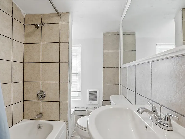 121 Glendale St #3 — Photo 16