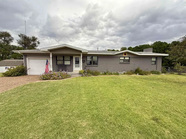 809 W Oklahoma Dr, Laverne, OK 73848