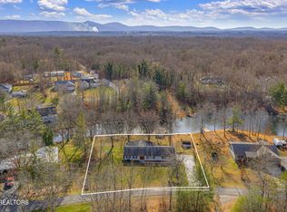 1514 Cherokee Rd E, Crossville, TN 38572