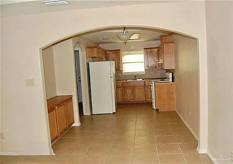 2 bed, 2.0 bath, 3422 sqft, $850 — Photo 3