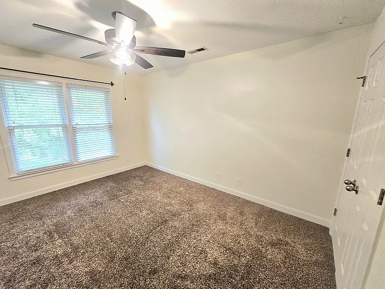 735 Courtland Ave — Photo 37