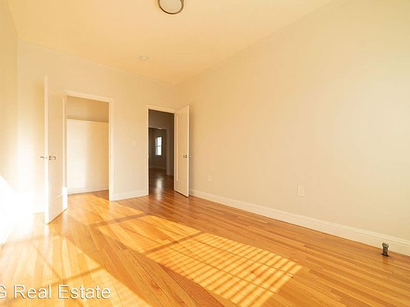 4th image of 743 Warfield Ave #9