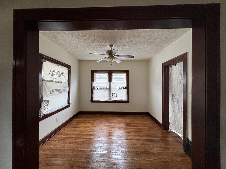 3418 W 45th St #1 — Photo 2