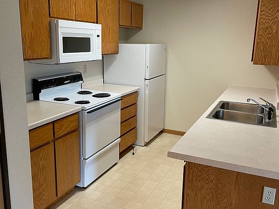 2nd image of 190 Country Club Rd SW APT 106