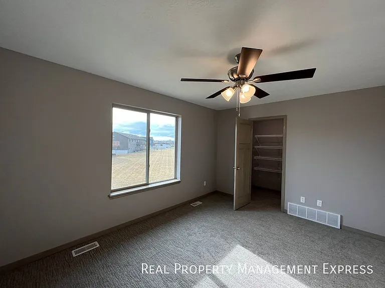 2114 S Ronsiek Ave — Photo 8